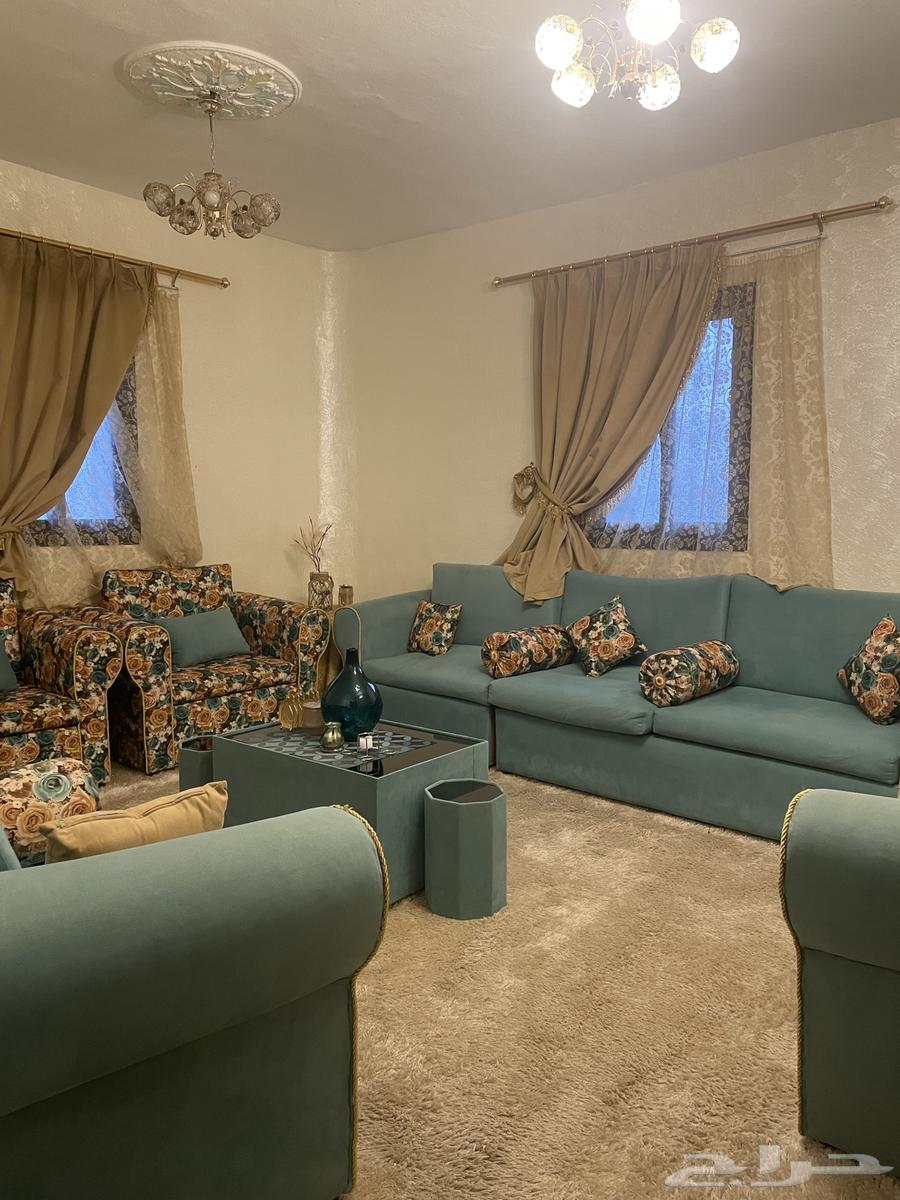 كنب نظيف وجديد مع الطاولات الزوايا والخدمه والسجاد64550761197953110