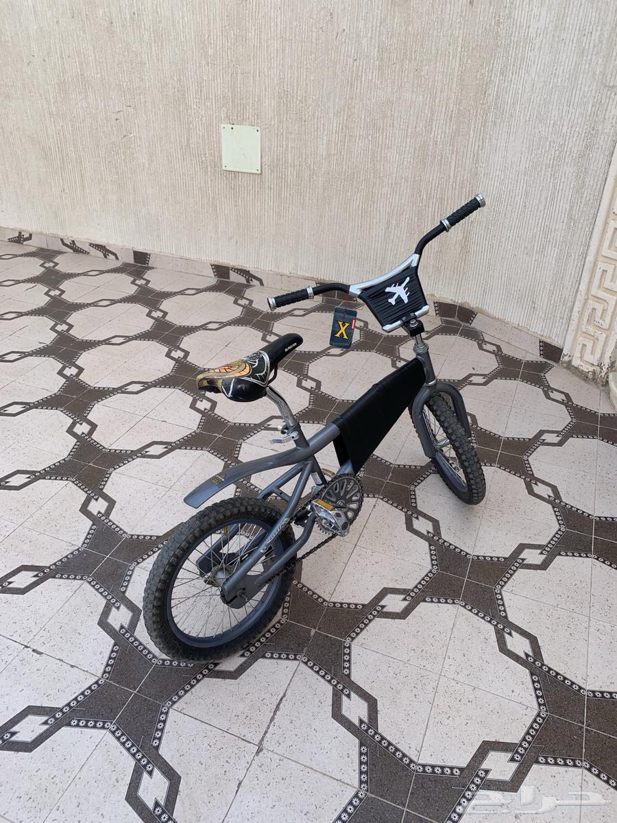 Cobra bike, very clean with new tires, never had any problems, contact this number64546748966401110