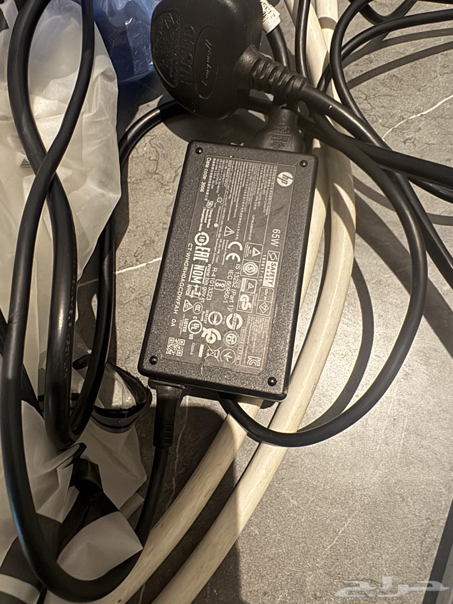 Almost new laptop used only for graduation project and then left unused64548140344963111