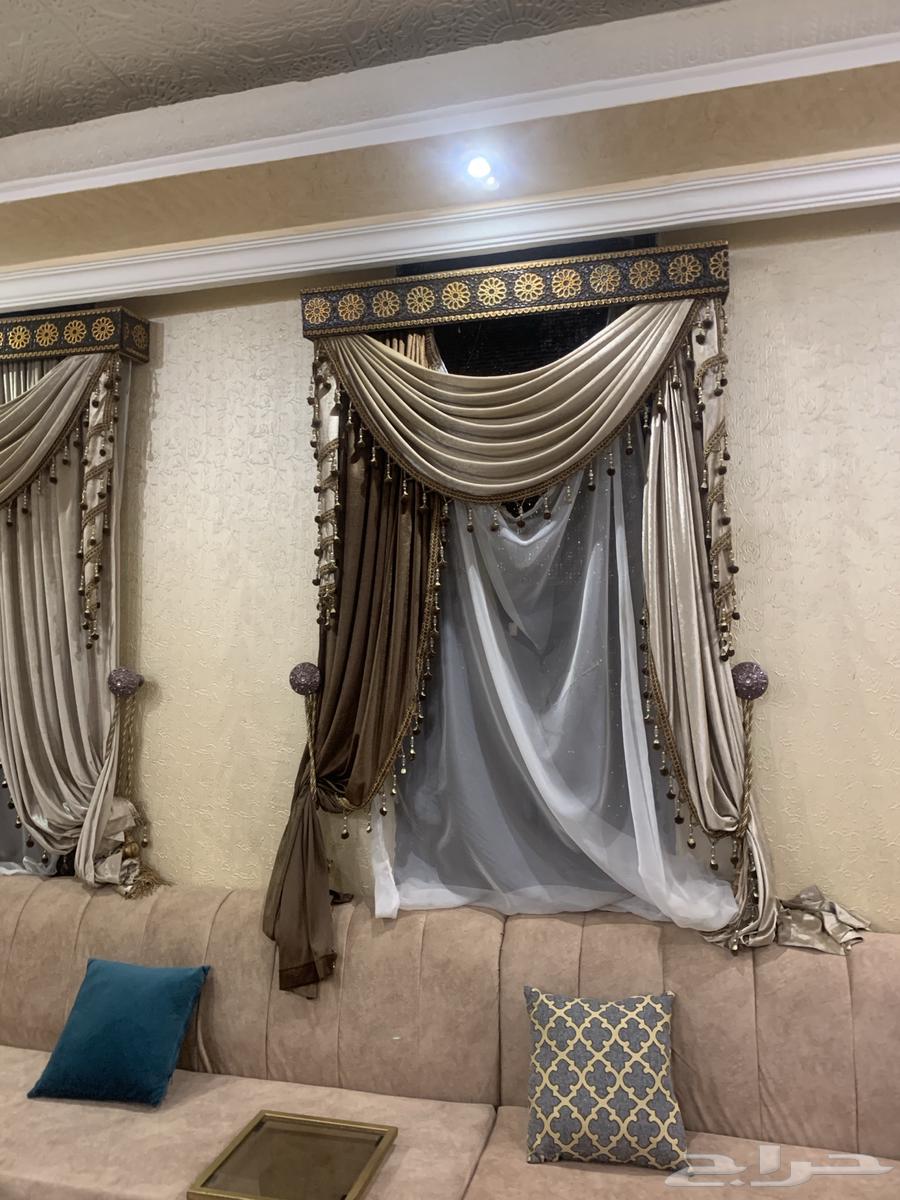 Sofa for sale with stand64552859763842114