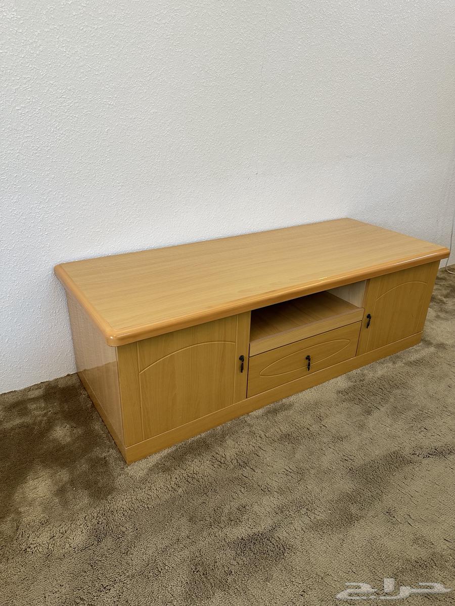 طاولة تلفزيون نظيفة للبيع64547930450818110