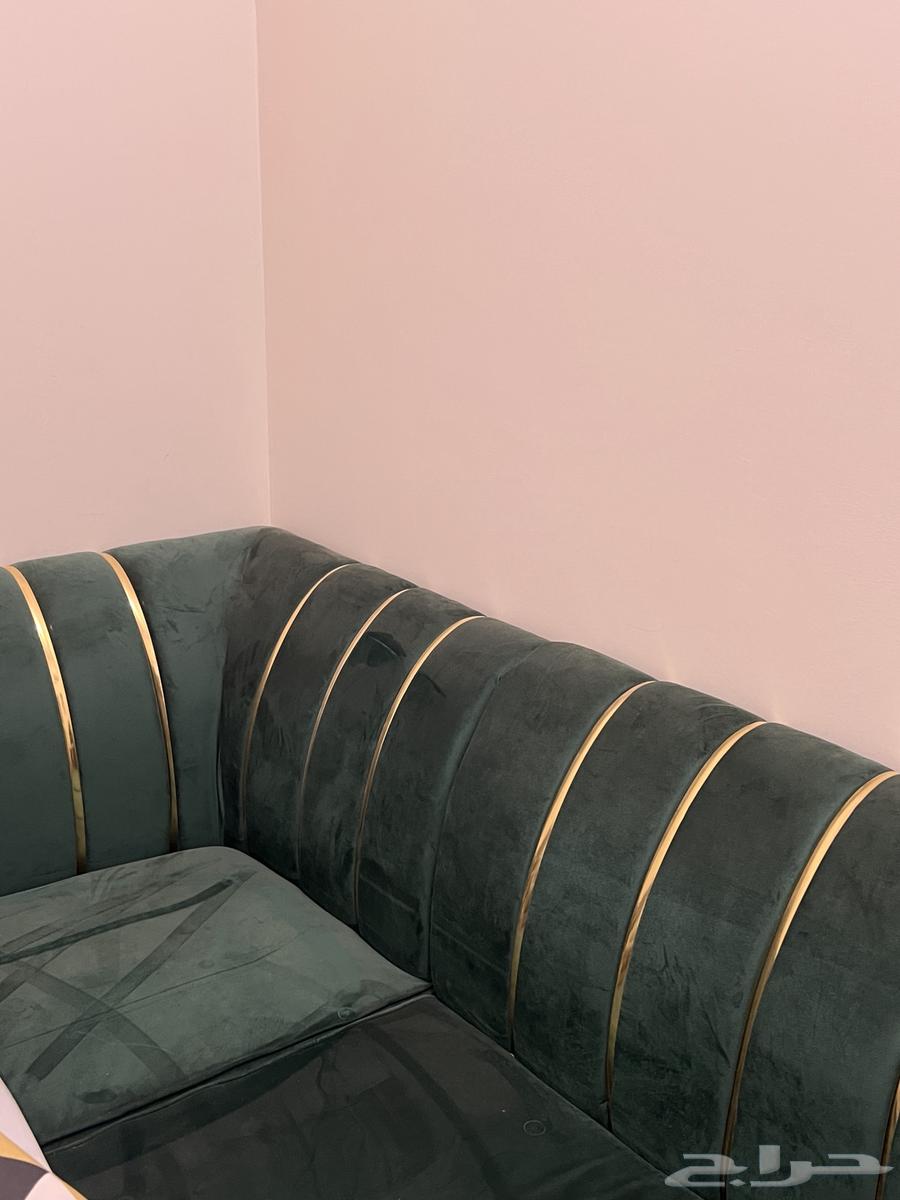 كنب جديد استعمال خفيف مرا مع مخاد ومراكي عليه اثار غبار فقط64543930768130110