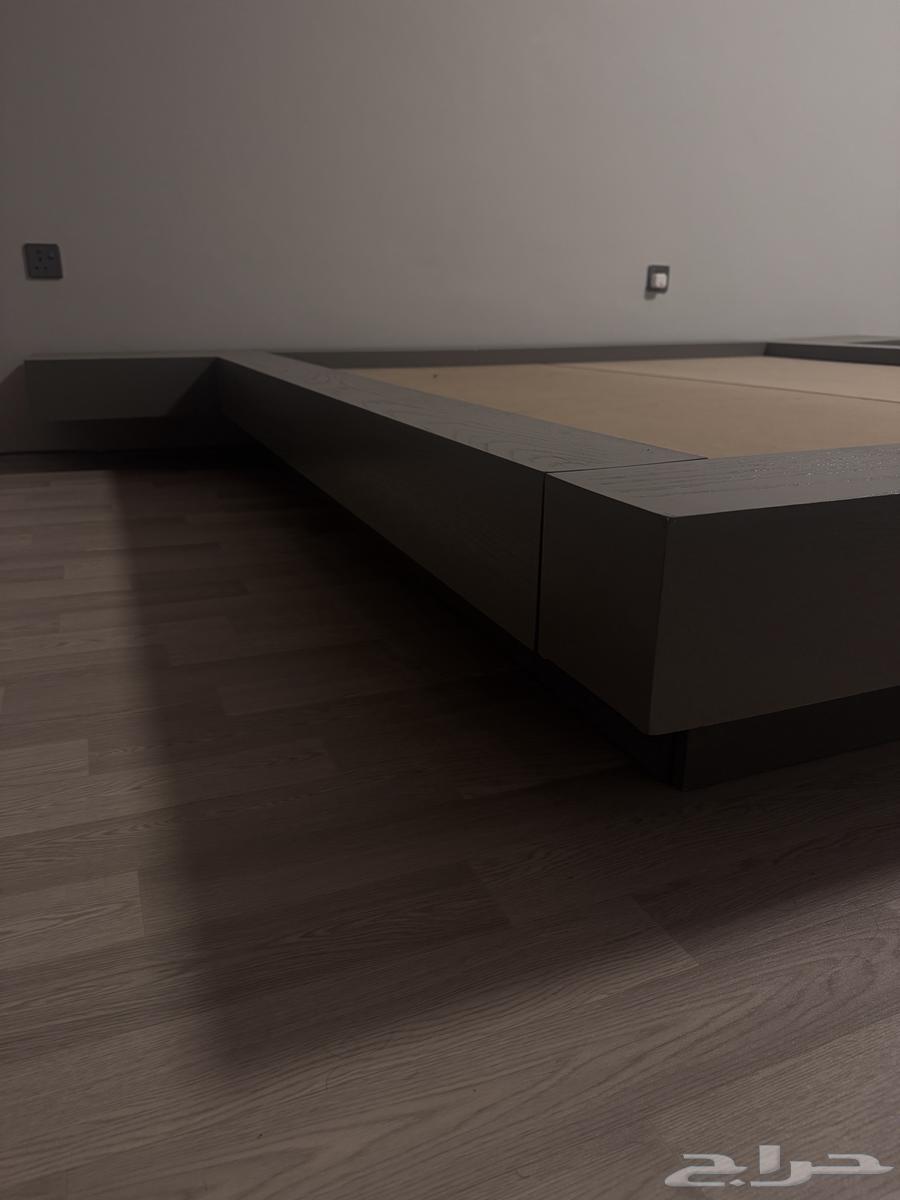 سرير مزدوج كبير للبيع64548800456579110