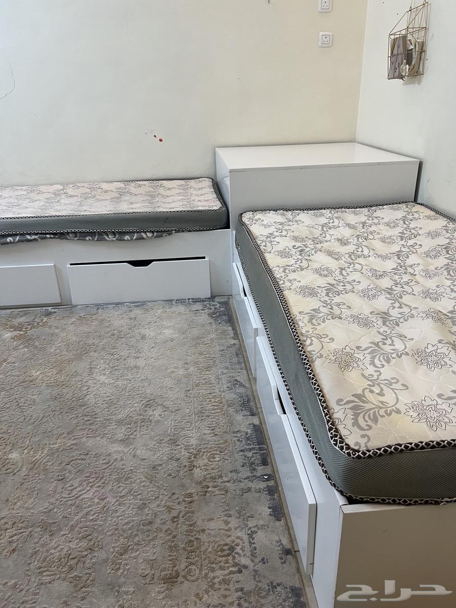 Two beds with a new 1x1 meter table attached, priced at 29064553356126594111