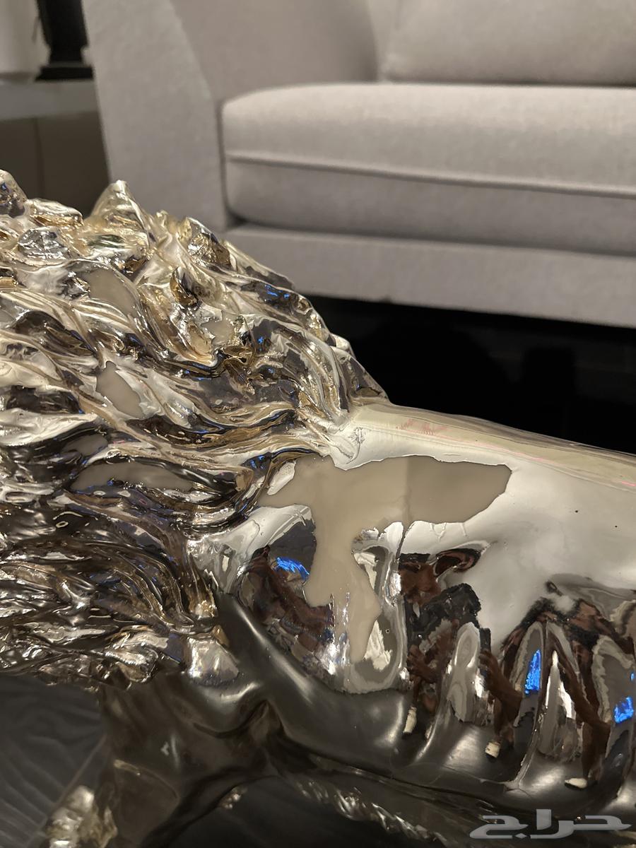 Statues (Lion Tiger) There are some scratches on the lion as shown in the images64544551941121113