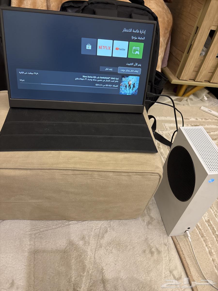 Xbox with screen64543775600642110