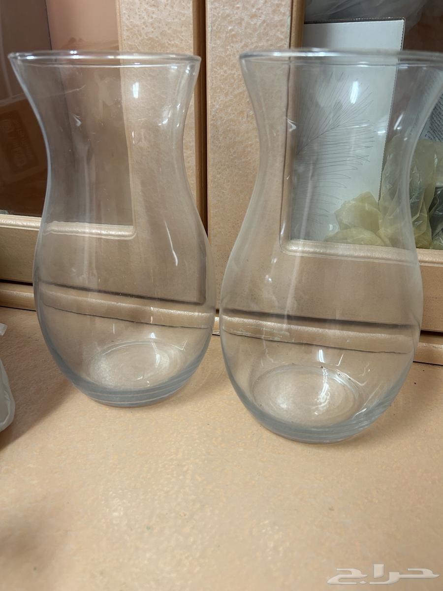 Glass vases and old traditional clock box64552120213122110