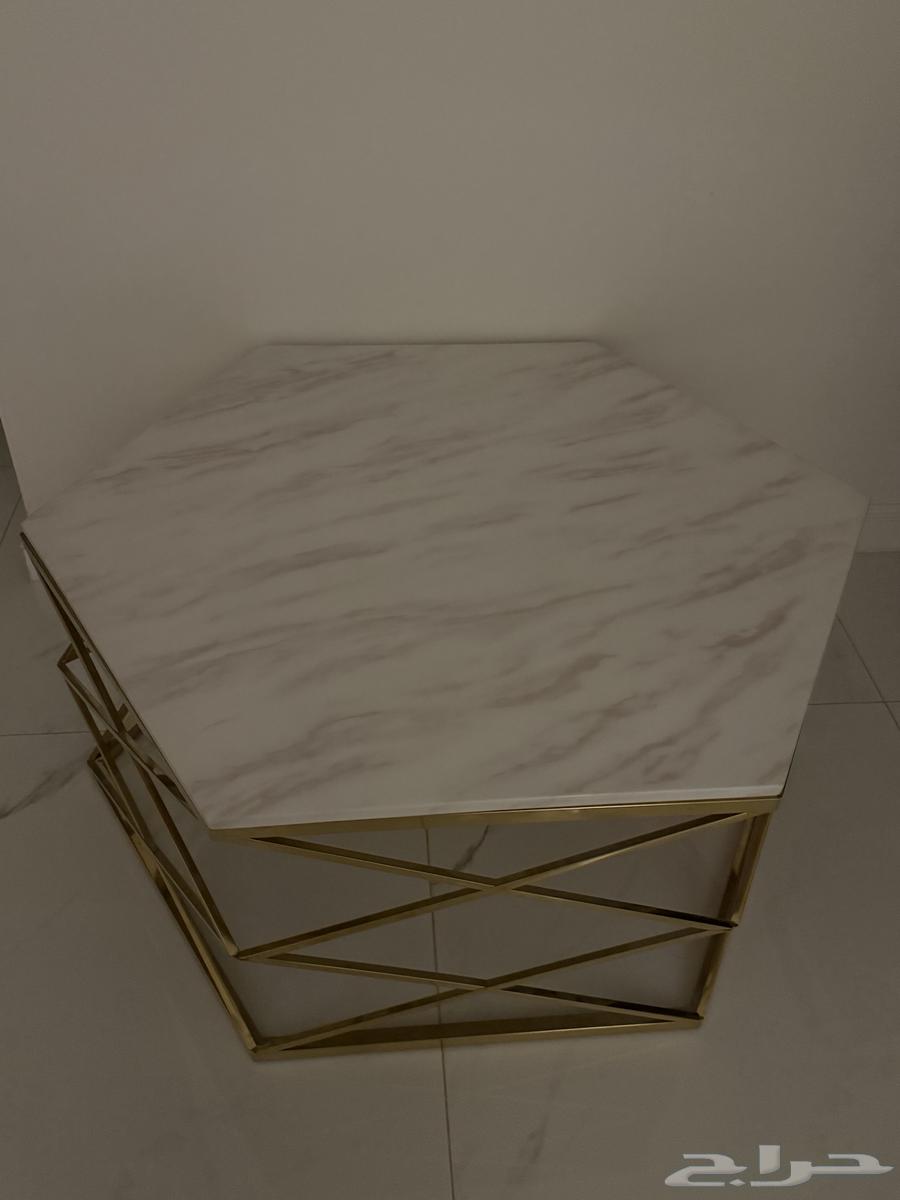 طاولة للبيع64552120125699111