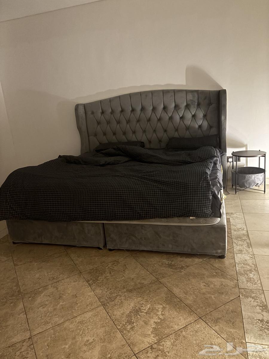 King-size bed two meters, dresser, and vanity64544566273410110