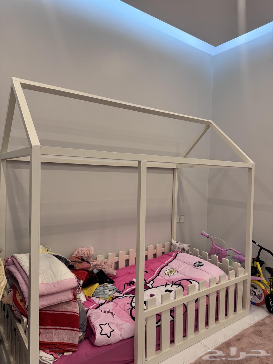 دولاب اطفال بناتي وسرير بناتي مااستعمل وسجاده بناتيه واستار64550661653250113