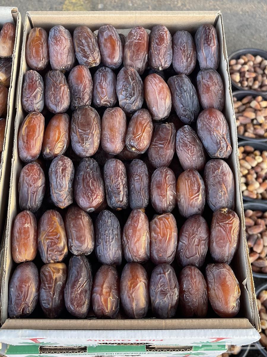 Simple quantity of Al-Majdool dates from Al-Hauta, sold64546985220099112