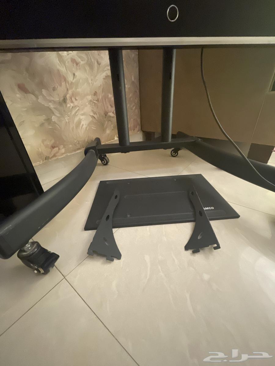 Screen and stand64547569456771114