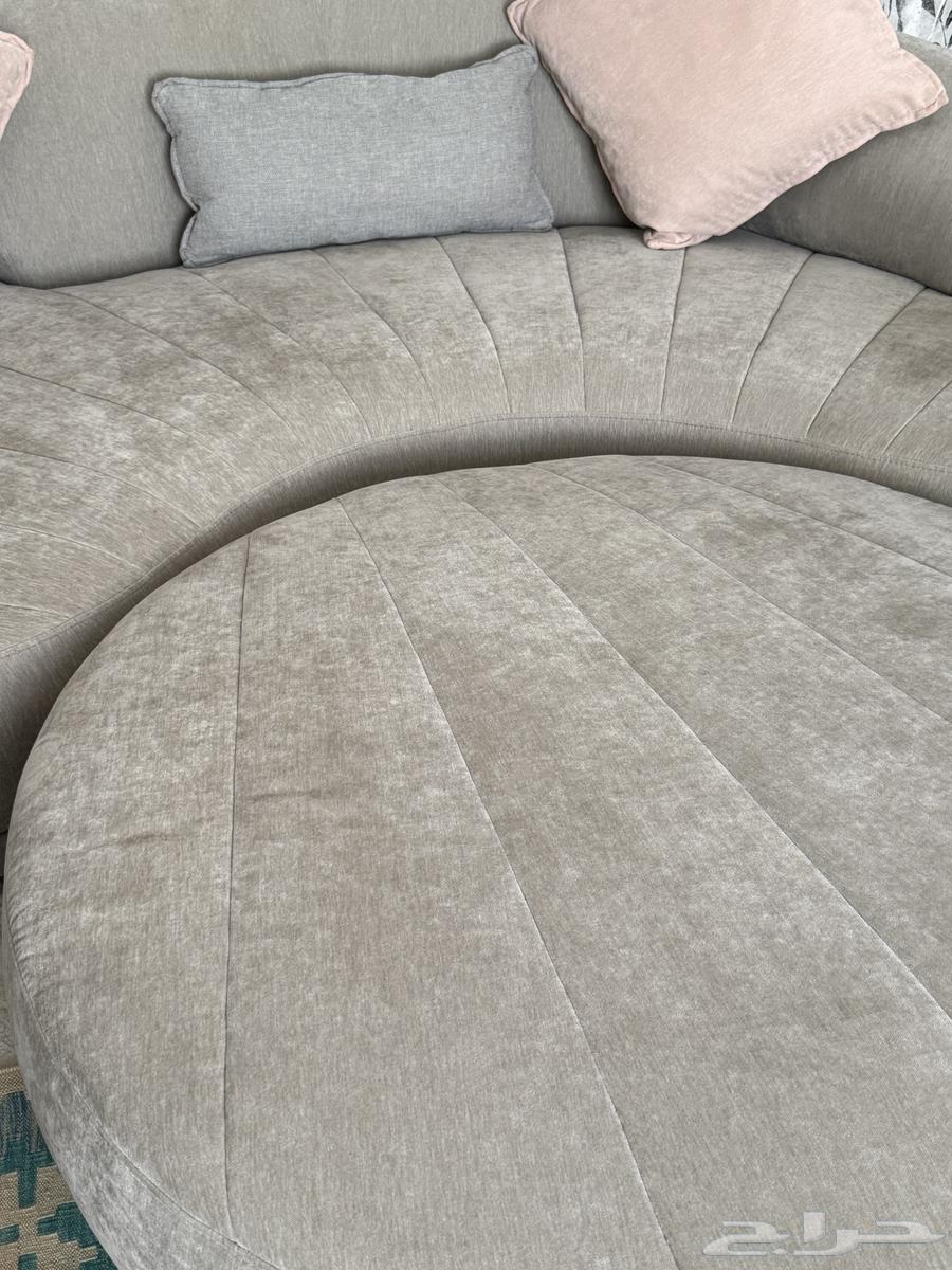 طقم صالون مخملي أنيق بحالة ممتازة سعر مغري64547040833666112