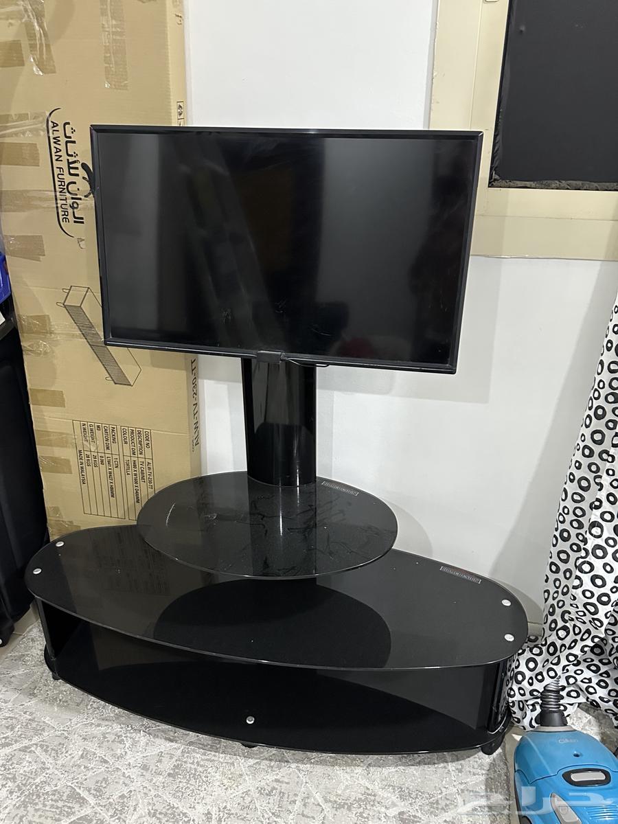 طاولة تليفزيون ثلاث ادوار 150 ريال. شاشة 32 بوصة 250 ريال64544326619778112