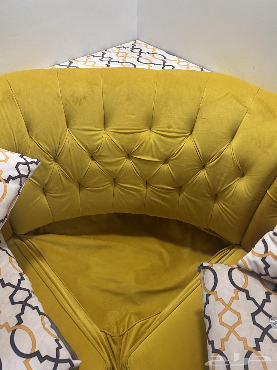 كنب للبيع سليم ولا يشتكي من شي بس فيه الزاويه مكسوره64547485238531114