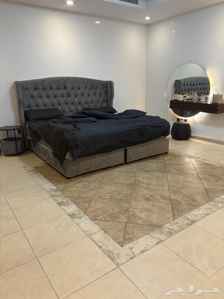 King-size bed two meters, dresser, and vanity64544566273410113