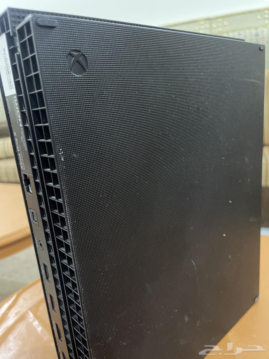 For Sale Xbox One X Very Clean with Professional Controller64547360162051112