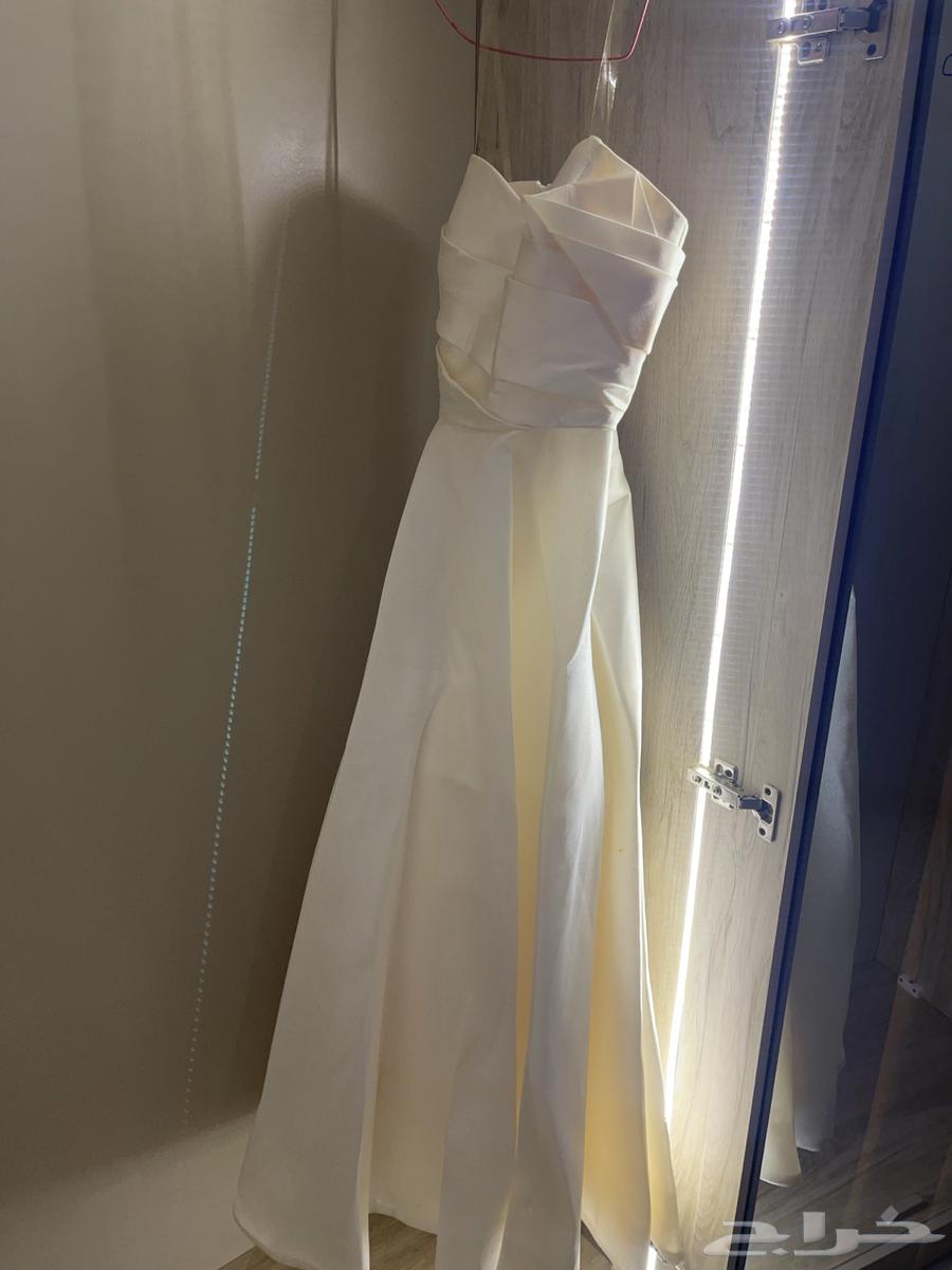 A white dress size S worn only once, perfect for a queen or bride, stunning64547930398849110