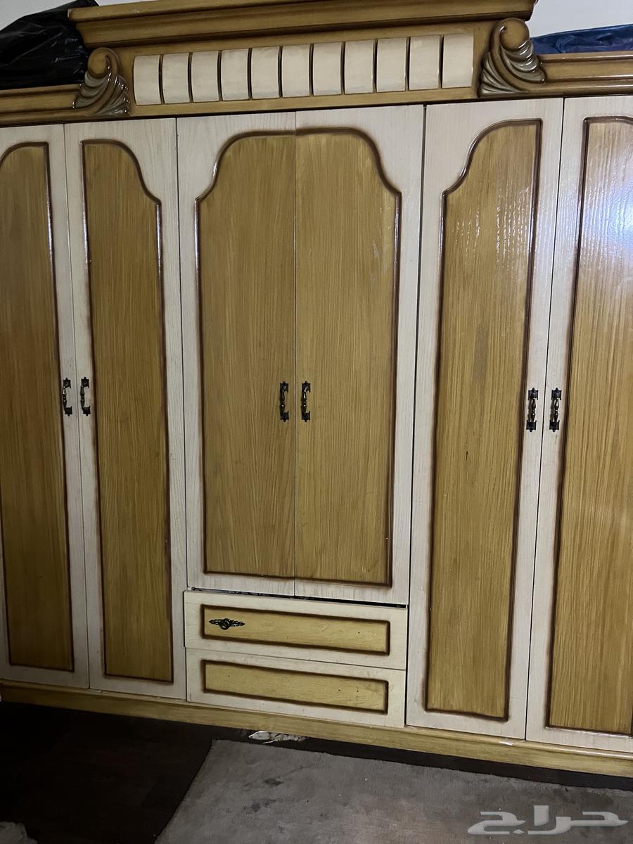 غرفة نوم كاملة للبيع بحالة ممتازة   سرير مع هذولا خشبي للب64549261357827110