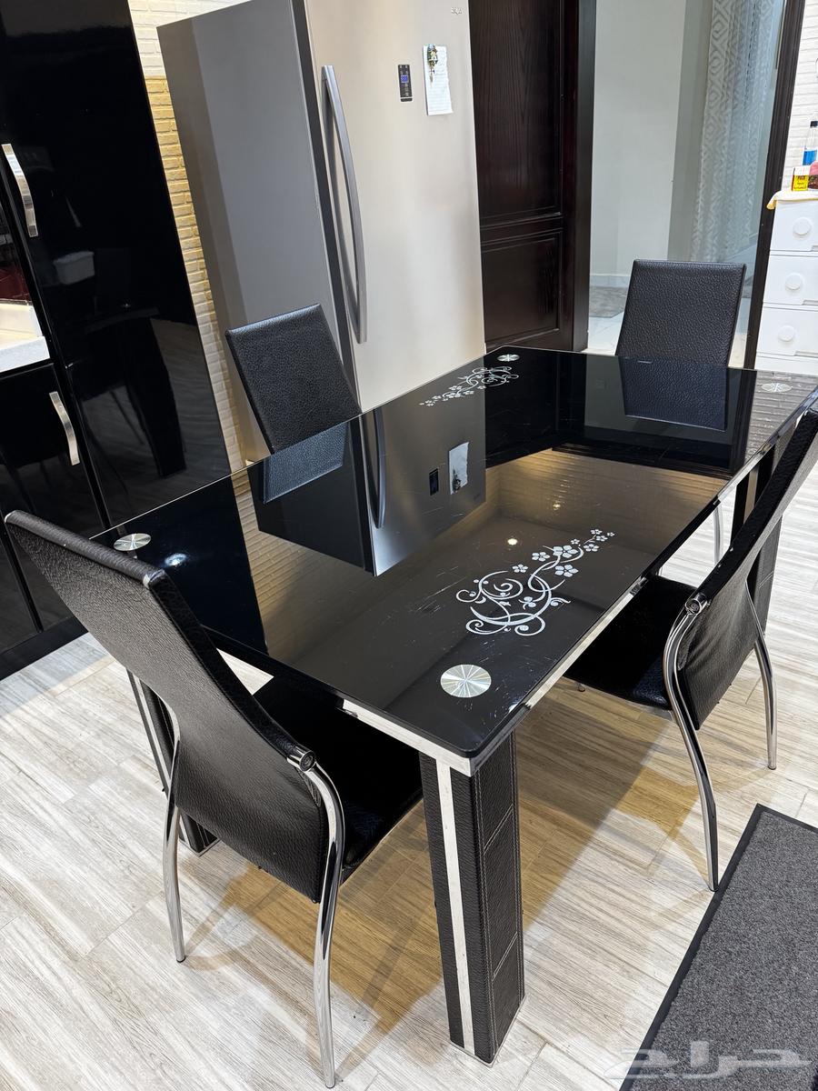 طاوله مع 4 كراسي اسود جلد64544086682627111