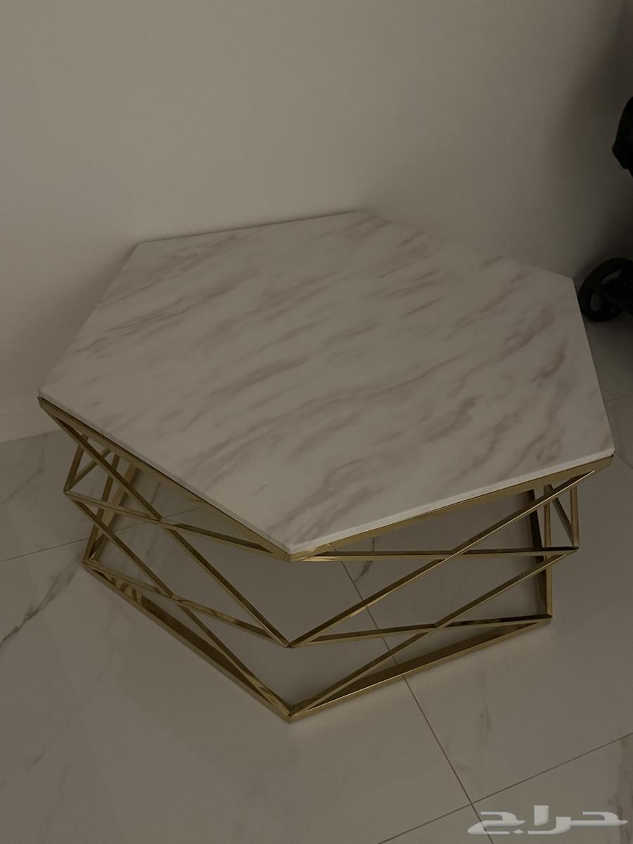 طاولة للبيع64552120125699110