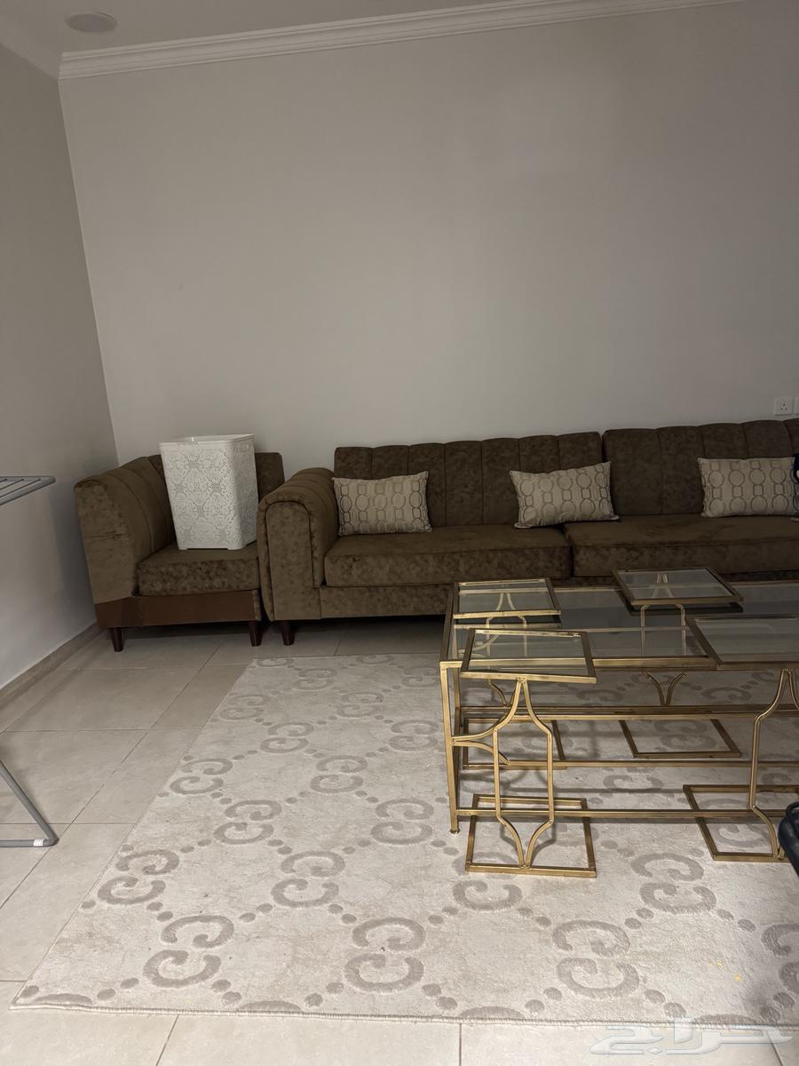 Sofa, table, and refrigerator64552306057603114