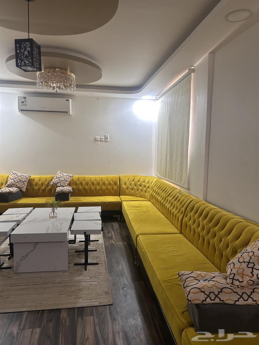 كنب للبيع سليم ولا يشتكي من شي بس فيه الزاويه مكسوره64547485238531112