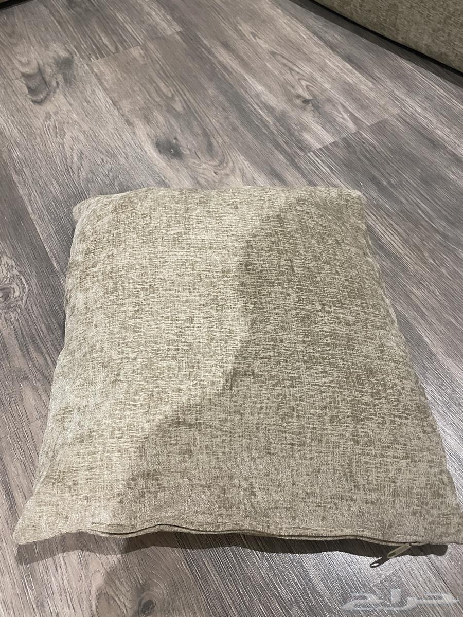 Floor seating supports64550761076738114