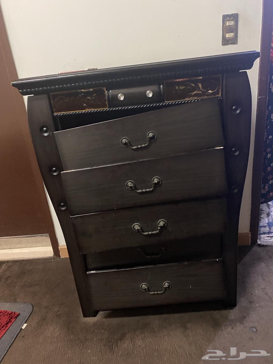 غرفة نوم للبيع مع مكيف. ما أبيع المكيف وحده . ياليت تفهم64547346413313112