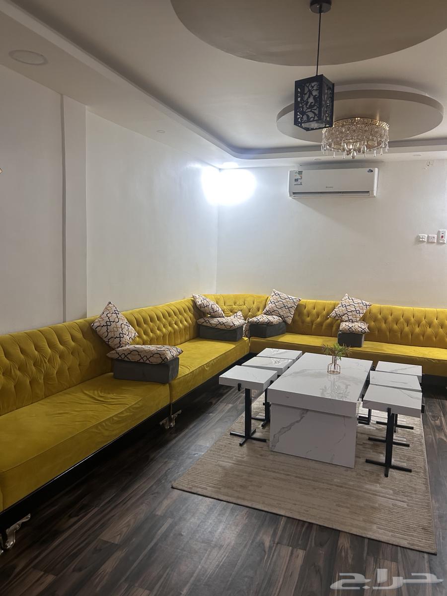 كنب للبيع سليم ولا يشتكي من شي بس فيه الزاويه مكسوره64547485238531111