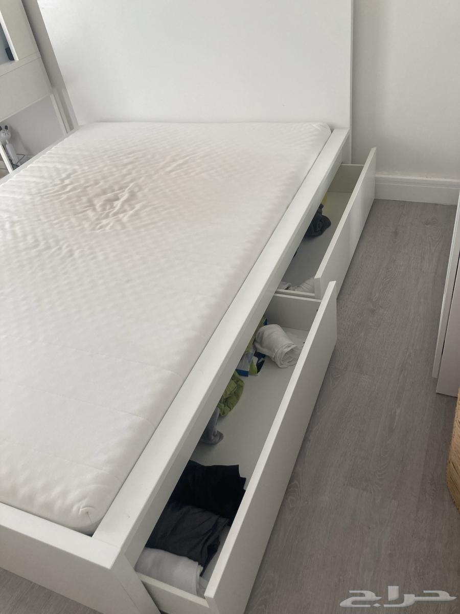 سرير مع مرتبة بتخزين مستعمل من ايكيا للبيع64546957584258112