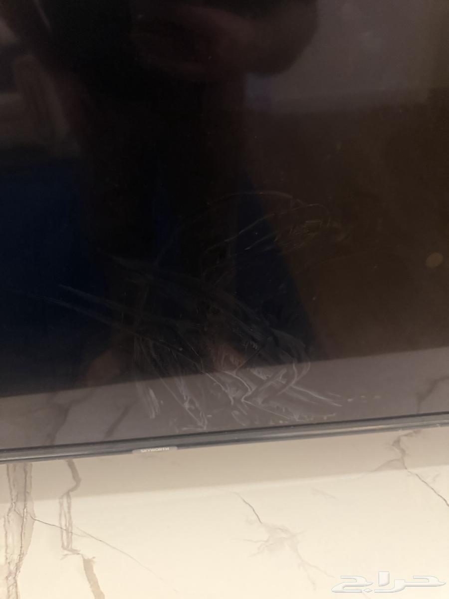 Skyworth 55-inch TV screen broken, approximately top section64545076328067111