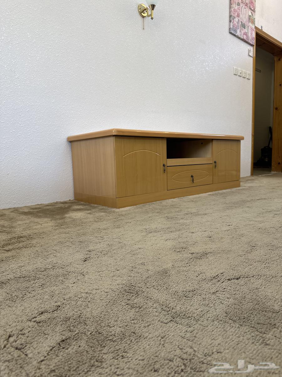 طاولة تلفزيون نظيفة للبيع64547930450818112