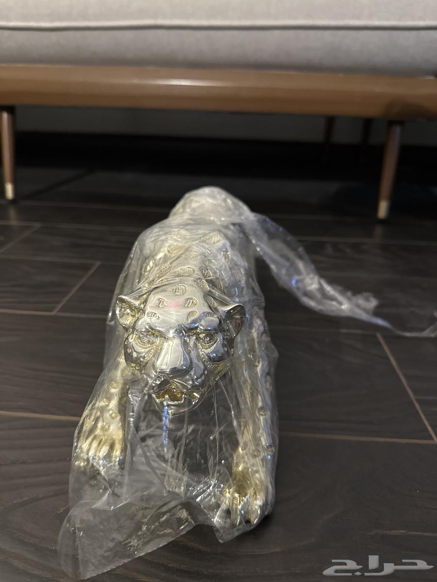 Statues (Lion Tiger) There are some scratches on the lion as shown in the images64544551941121114