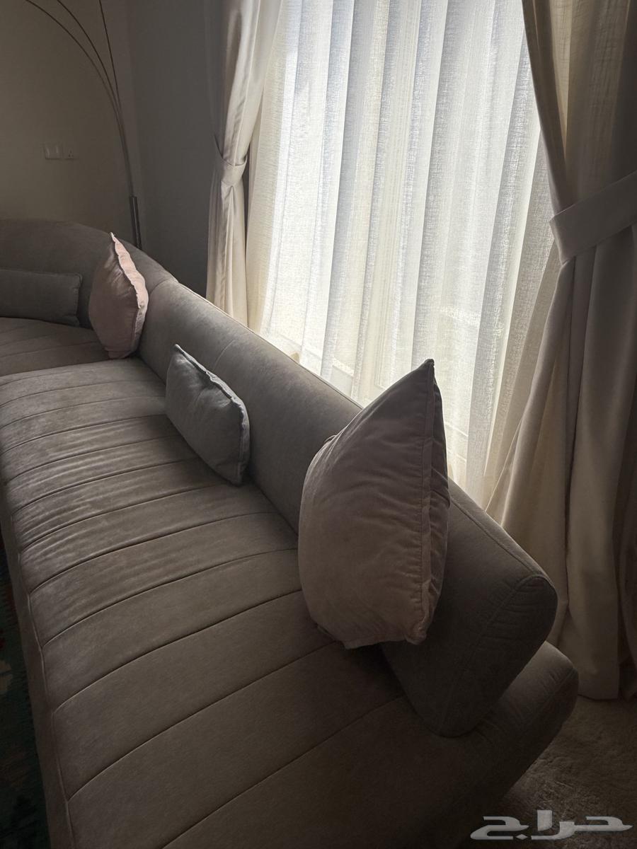 طقم صالون مخملي أنيق بحالة ممتازة سعر مغري64547040833666110