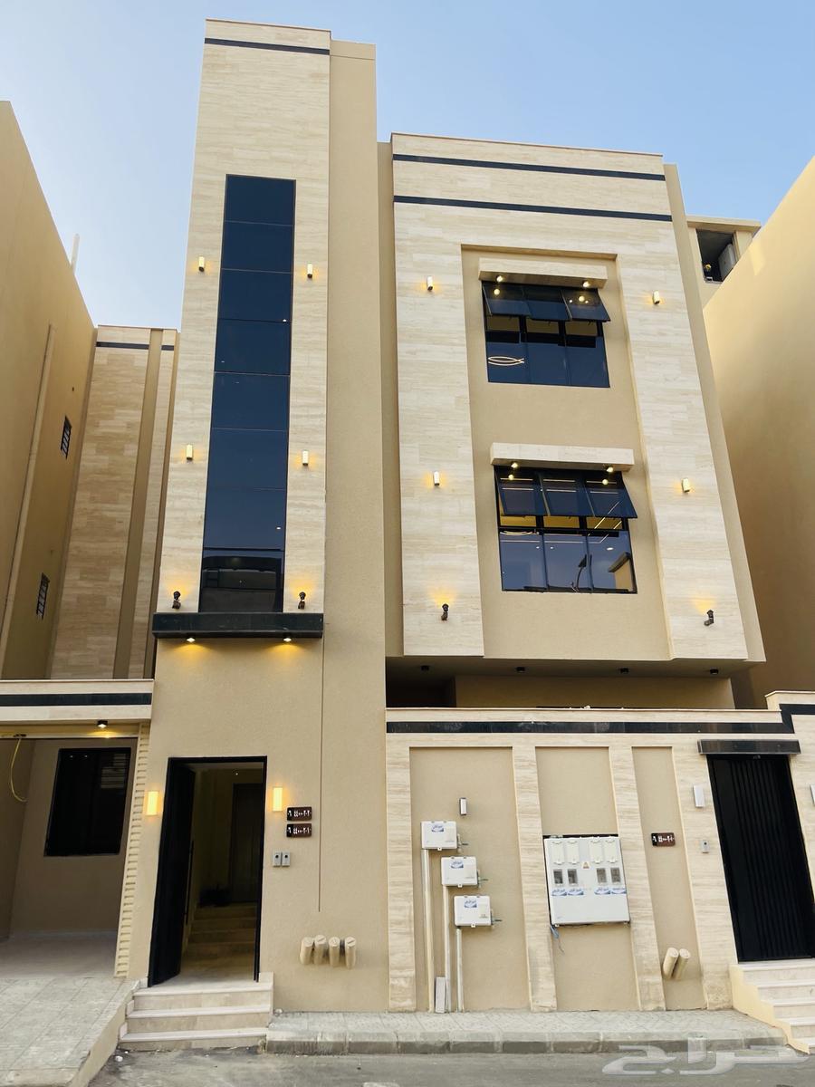 Apartment for sale, upper floor with roof, elevator installed, Al-Diyafa neighborhood, at a suitable price64144800284418112