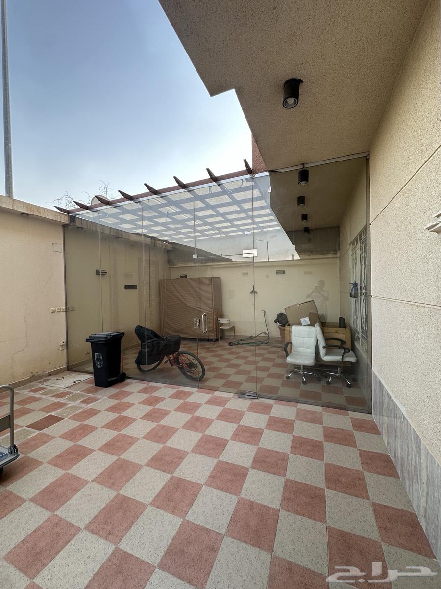 للبيع زجاج سكيريت 5.5 في تقريبا 4 متر مع مظلة حديد64552760839041110