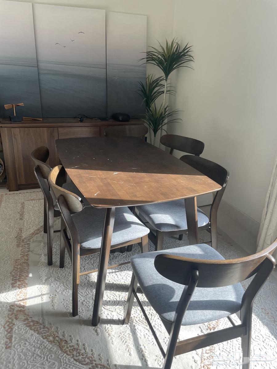 Dining table with 6 chairs64549275829123110