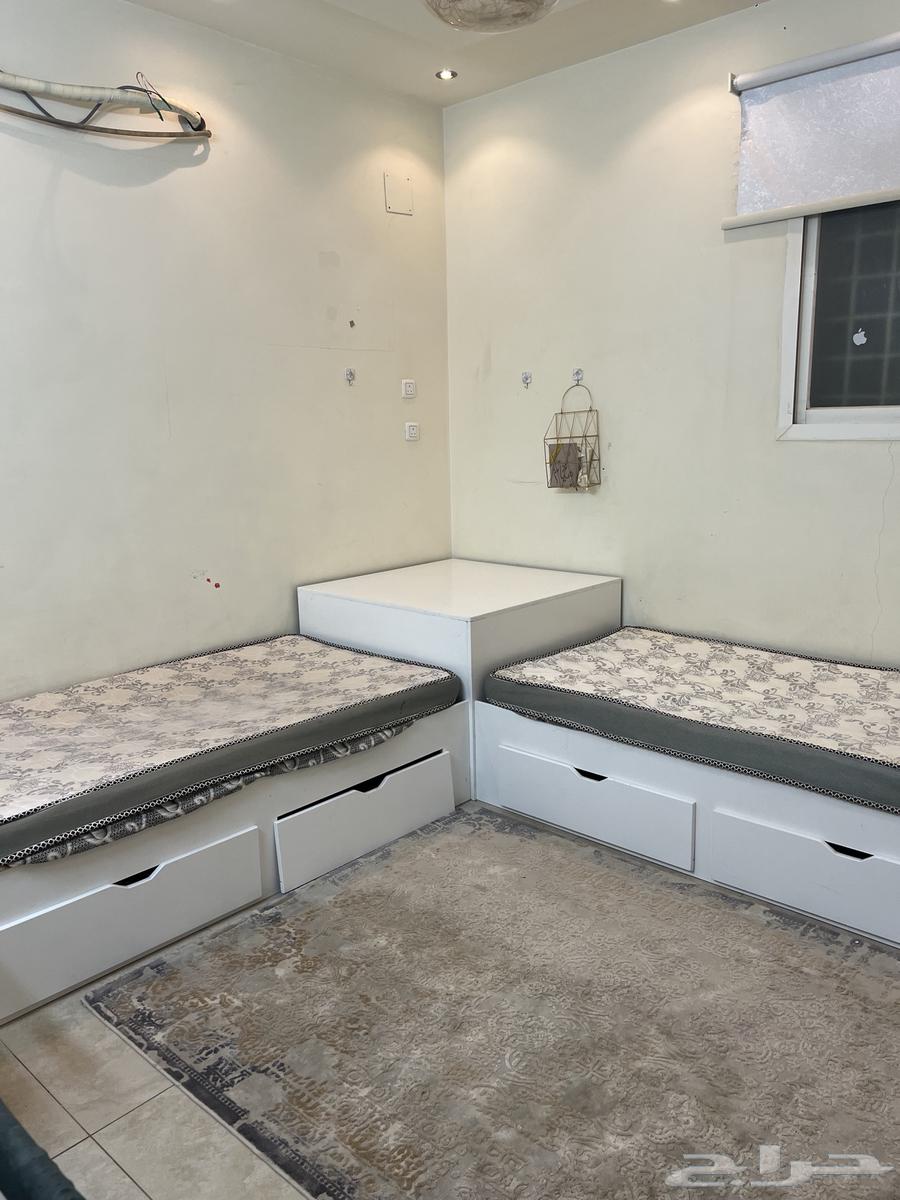 Two beds with a new 1x1 meter table attached, priced at 29064553356126594110