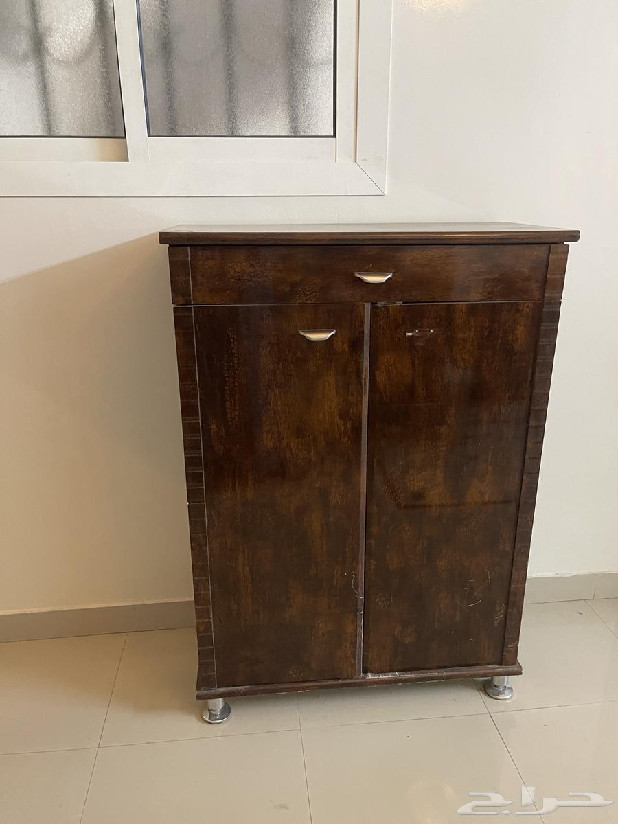 Dining table, stove, and bed64547569434626113