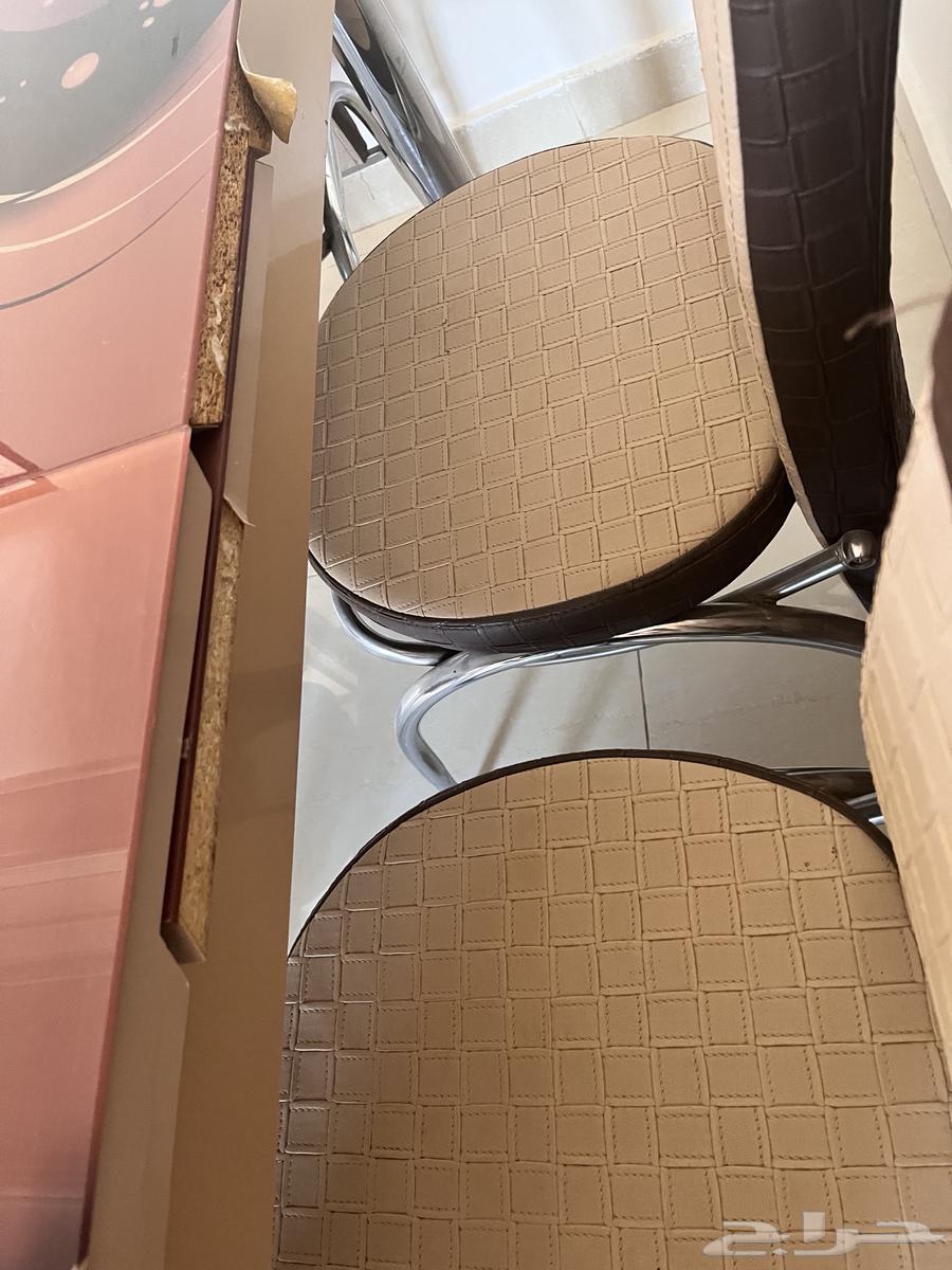 Dining table64547569273346113