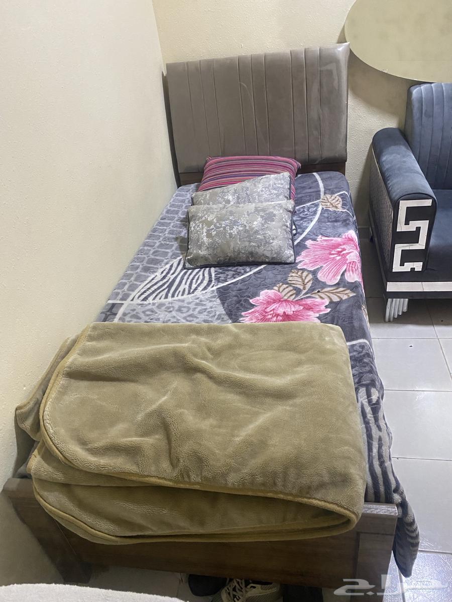 Zamil air conditioner in good condition, 2 beds, and a 3-door closet in good condition64548364469249113