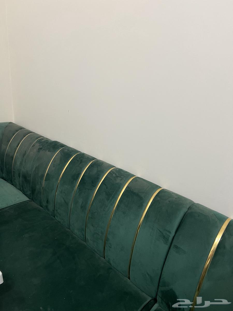 كنب جديد استعمال خفيف مرا مع مخاد ومراكي عليه اثار غبار فقط64543930768130112