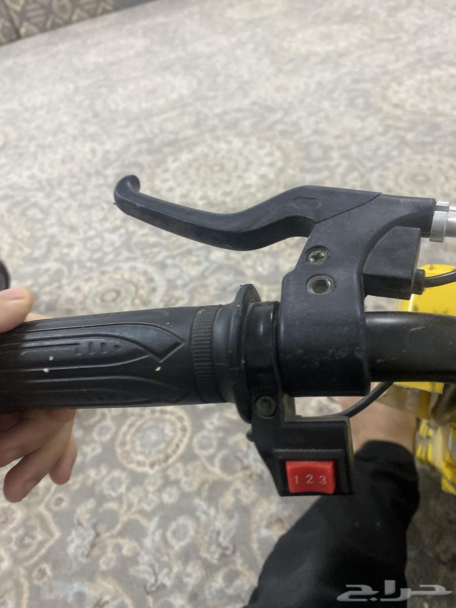 سكوتر و شاحنه موجود لاكن لا يوجود مفتاح عادي اشتر له64548280833667113