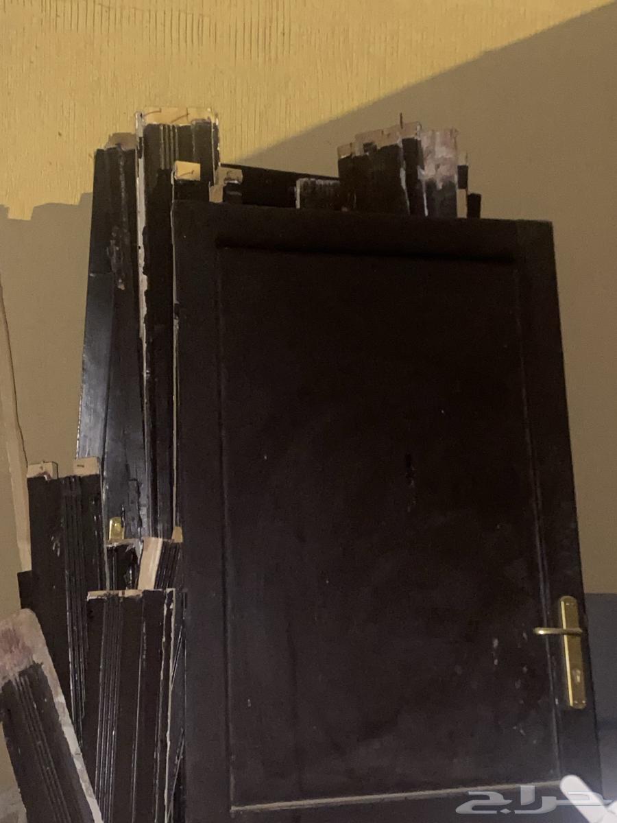 عدد خمسة ابواب خشب مع مقابضها و حلوق الابواب للبيع64544976673922110