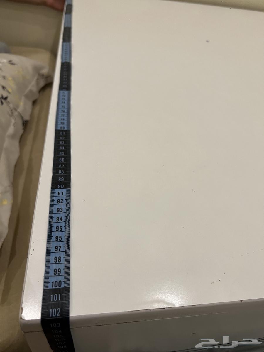 Two beds with a new 1x1 meter table attached, priced at 29064553356126594112