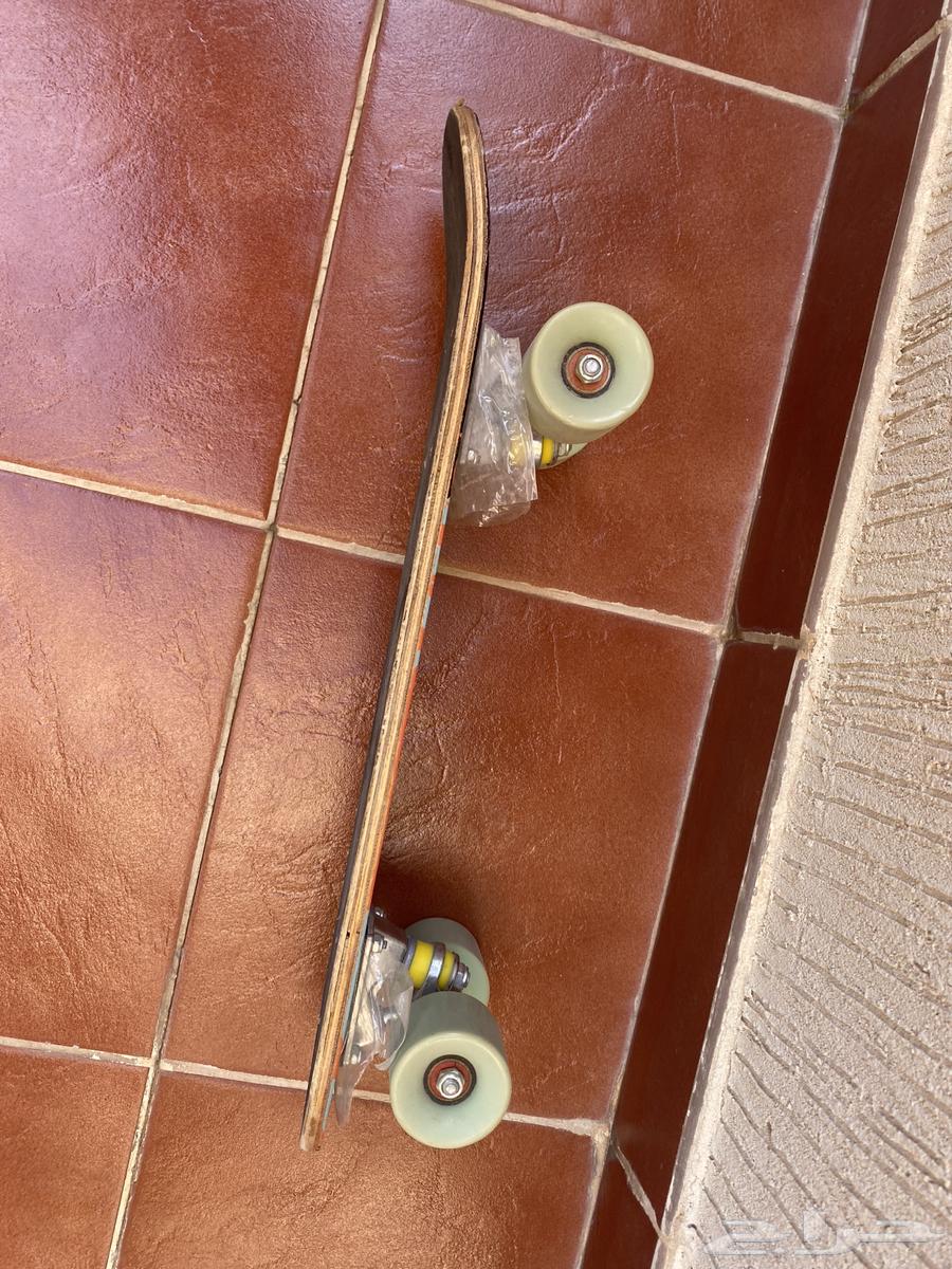 سكيتبورد نظيف مستعمل خفيف جد ا64549261495553112