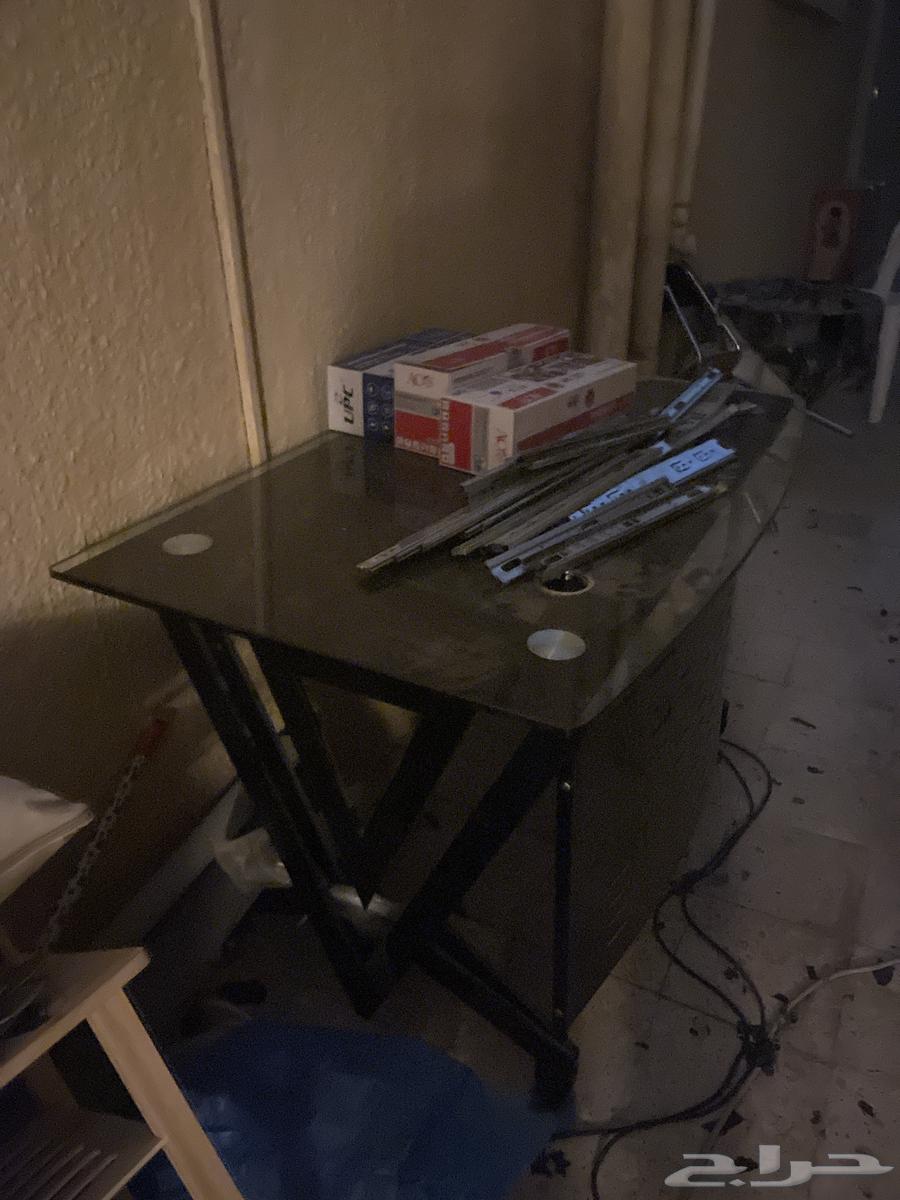 Office table or P.C. B 50, whoever wants it can contact me64551748348929111