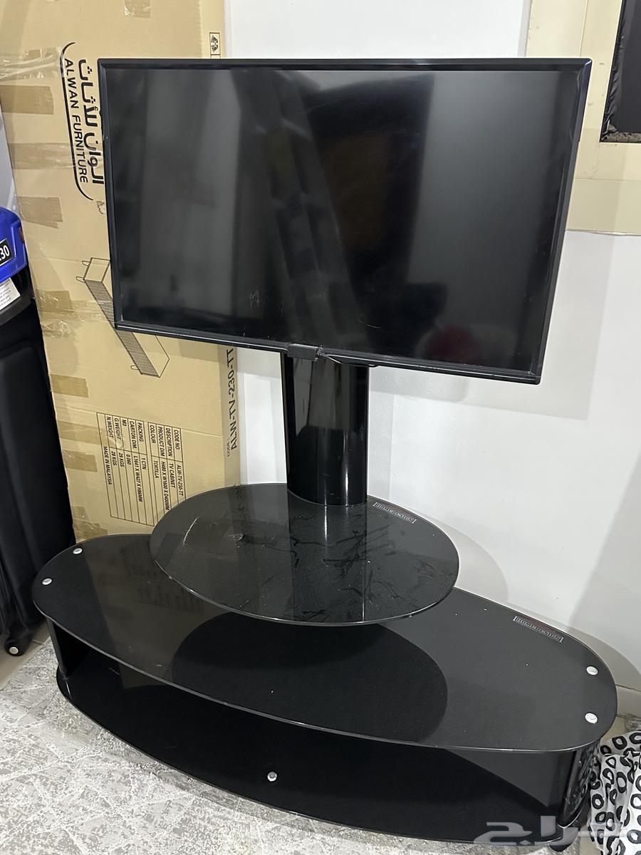 طاولة تليفزيون ثلاث ادوار 150 ريال. شاشة 32 بوصة 250 ريال64544326619778111