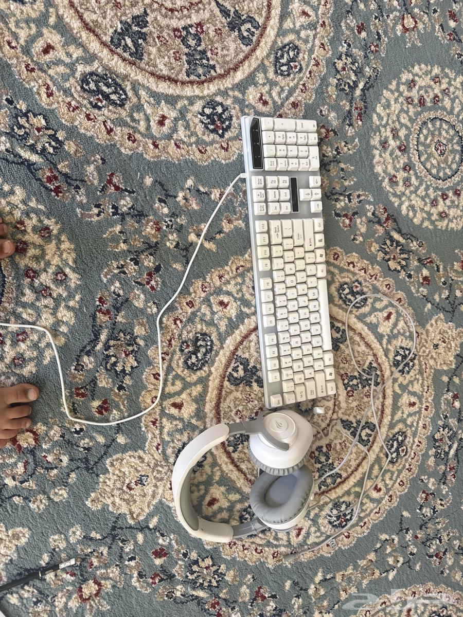 Keyboard and headset set64545524703235110